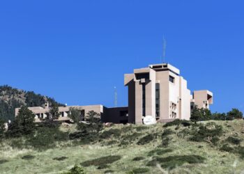 مرکز ملی پژوهش‌های جوی» آمریکا (NCAR) در ایالت کلرادو