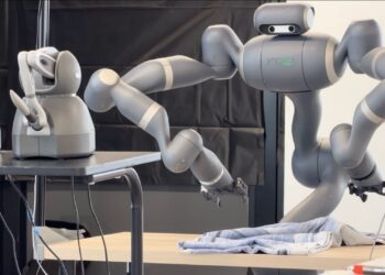 ربات انسان‌نمای KR-1 چگونه حوله را به‌ صورت خودکار تا می‌ کند؟