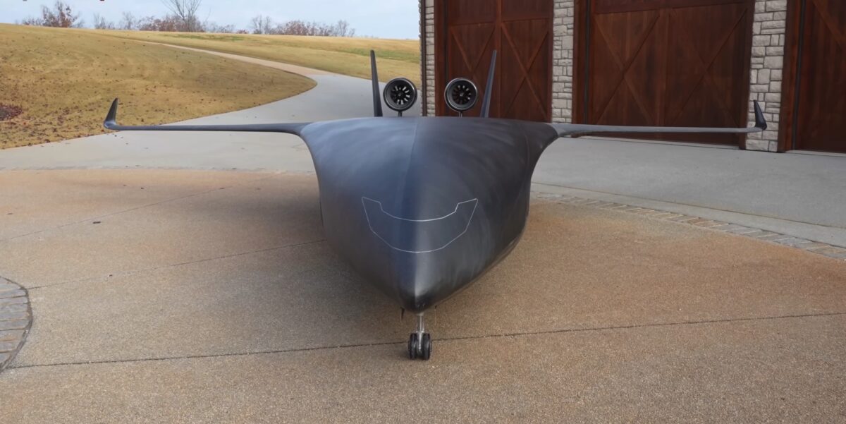 نمای روبه‌روی نمونه پروازی Horizon با بال‌های یک‌پارچه و موتورهای نصب‌شده