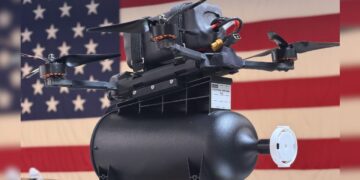 رونمایی از نخستین پهپاد FPV فیبر نوری جهان مقاوم در برابر جنگ الکترونیکی