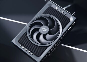 نمای جلوی کارت گرافیک تک‌فن Colorful GeForce RTX 5070 Mini.