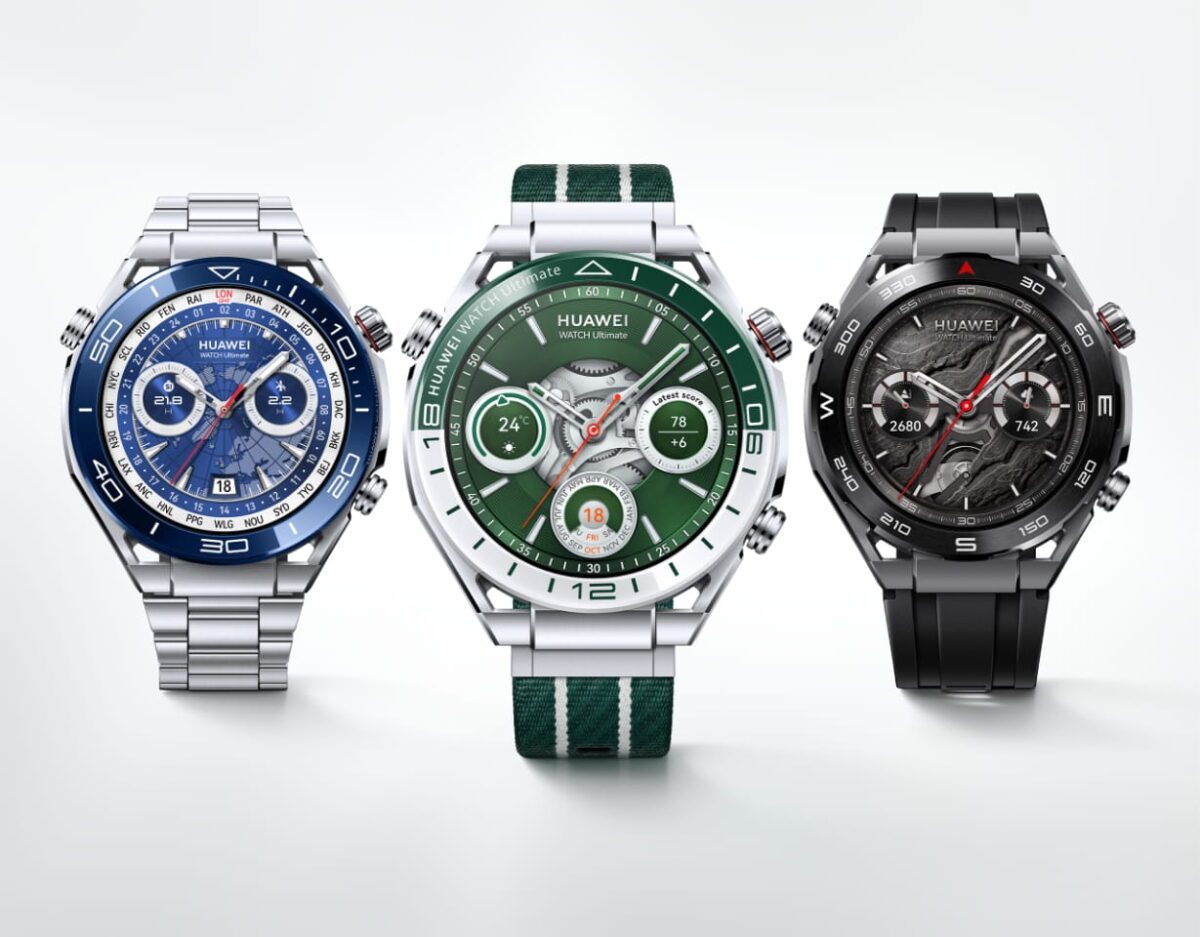 چیدمان سه مدل Huawei Watch Ultimate با بندهای فلزی، پارچهای و سیلیکونی، نمایش طراحی مقاوم، صفحه های آنالوگ دیجیتال و تمرکز بر کاربری ورزشی و ماجراجویانه