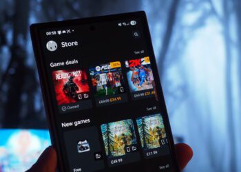 تصویری از اپ ایکس باکس روی صفحه یک گوشی