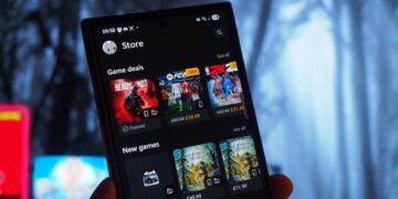 تصویری از اپ ایکس باکس روی صفحه یک گوشی