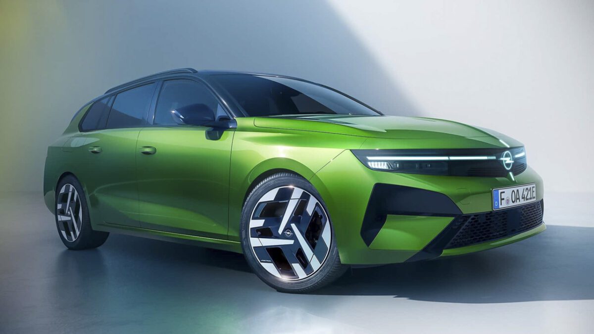 نمای جلوی استیشن اوپل آسترا