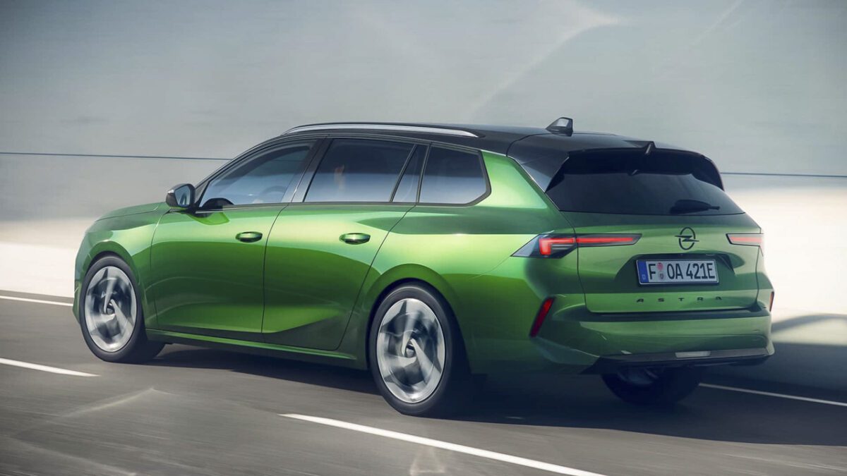 نمای عقب استیشن اوپل آسترا