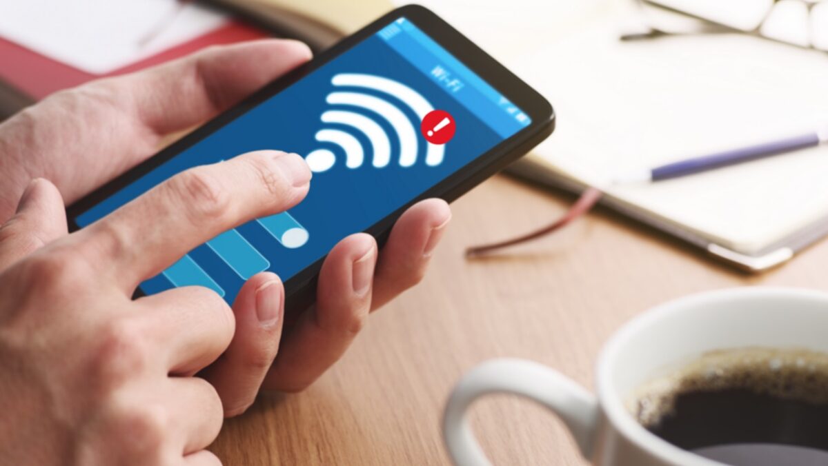 APN یا Access Point Name در واقع مشخص می‌کند گوشی از چه مسیری به اینترنت اپراتور متصل شود.