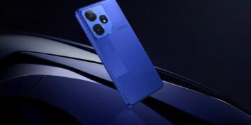 نمای پشتی گوشی ریلمی Neo7 به رنگ آبی روشن با طراحی براق.