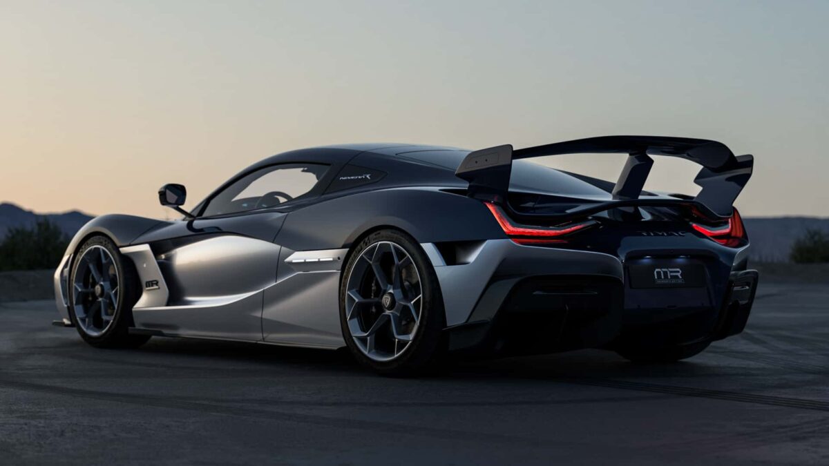 مای جانبی ابرخودرو تمام‌برقی Rimac Nevera R در جاده