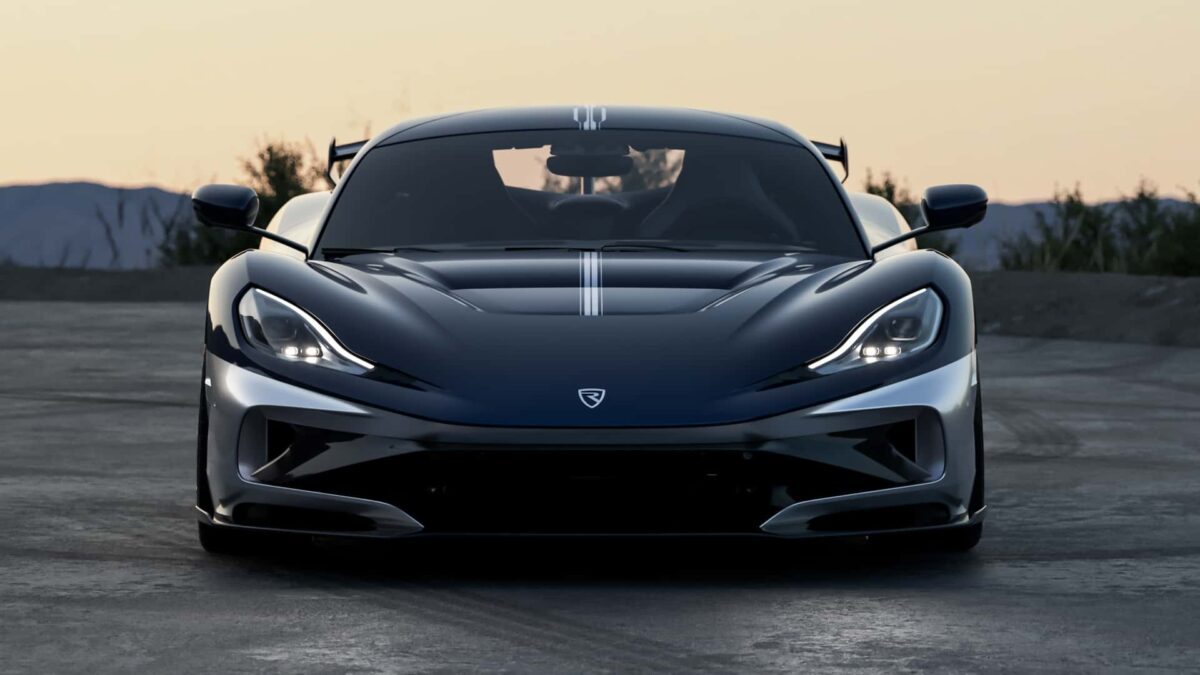 نمای روبه‌روی Rimac Nevera R Founder’s Edition با امضای طراحی مدرن و چراغ‌های باریک