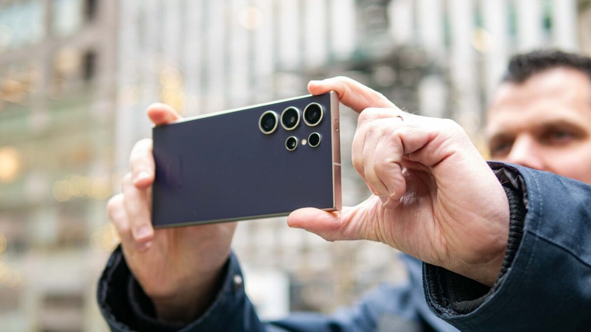 در عکاسی موبایل، تنها تعداد مگاپیکسل اهمیت ندارد، بلکه اندازه سنسور، پردازش تصویر و کیفیت لنز نقش تعیینکنندهای دارند.