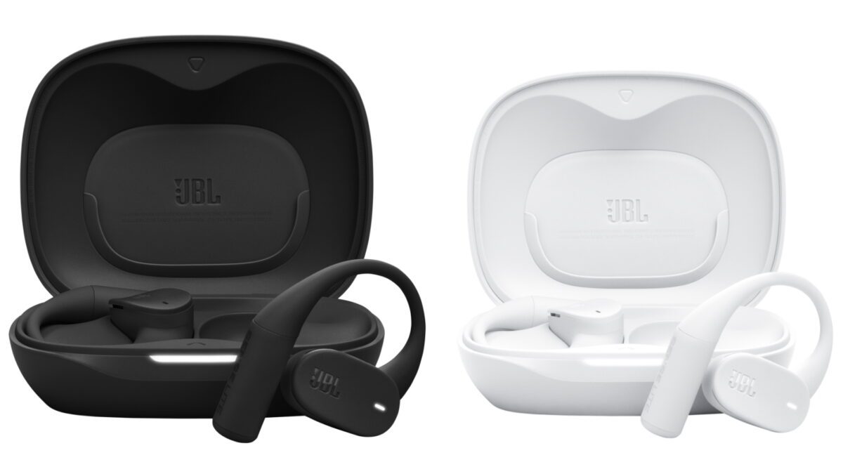 دو جفت هدفون بی‌سیم Open-ear برند JBL در رنگ‌های مشکی و سفید در کنار کیس شارژشان.