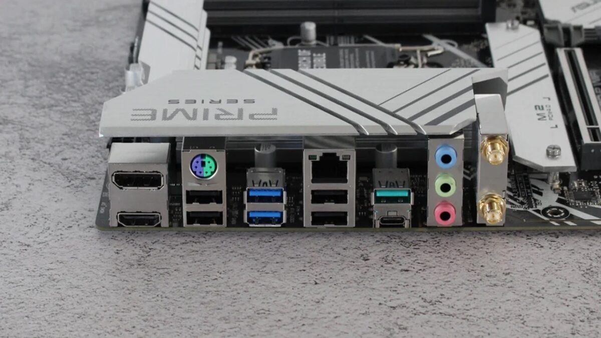 چیپست قلب تپنده مادربرد محسوب می‌شود و تعیین می‌کند که چه قابلیت‌هایی در اختیار کاربر قرار بگیرد.