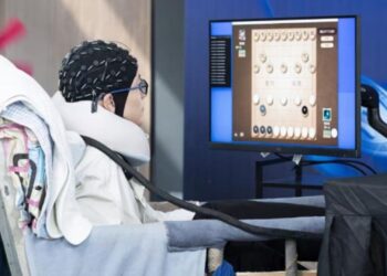 بیمار مبتلا به فلج مغزی با استفاده از رابط مغز و رایانه غیرتهاجمی شطرنج بازی کرد