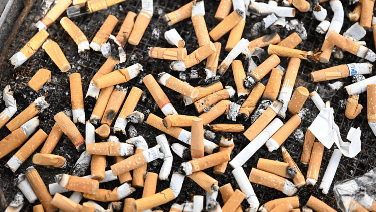 چین ته‌سیگارها را به باتری تبدیل کرد!