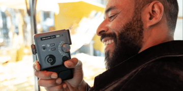 فوجی‌فیلم از دوربین جدید Instax با طراحی نوستالژیک رونمایی کرد