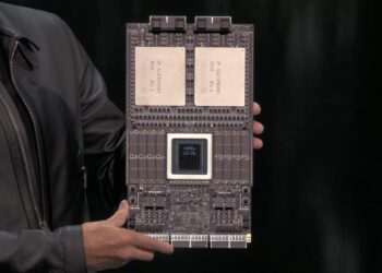 برد NVIDIA Vera Rubin Superchip مخصوص پردازشهای هوش مصنوعی، شامل دو ماژول پردازشی بزرگ در بخش بالایی، چیپ مرکزی، آرایههای حافظه اطراف، مدار تغذیه متراکم و کانکتورهای صنعتی در لبه پایینی؛ پسزمینه تیره.