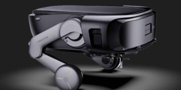 پایان بنبست پلهها؛ جاروبرقی رباتیک Roborock راه می رود!