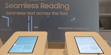 سامسونگ از نمایشگر تاشو بدون چین‌خوردگی در CES 2026 رونمایی کرد