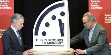 ساعت آخرالزمان به ۸۵ ثانیه مانده به نیمه‌شب رسید؛ جهان در آستانه بحرانی بی‌سابقه