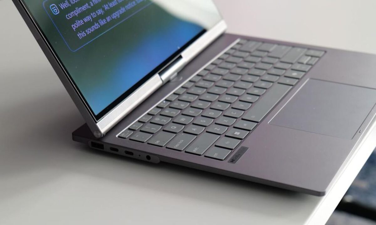 لپتاپ لنوو با نمایشگر چرخان عرضه می شود