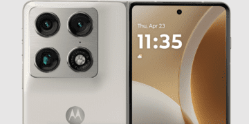 موتورولا از نخستین گوشی تاشوی فولد خود در CES رونمایی کرد