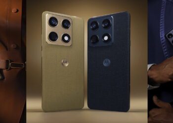 تصویر تبلیغاتی از مجموعه گوشی‌های هوشمند Motorola شامل دو نمای پشت گوشی با پنل بافت‌دار و ماژول دوربین چهارگانه، به‌همراه یک گوشی با نمایشگر روشن در پس‌زمینه گرادیانی طلایی