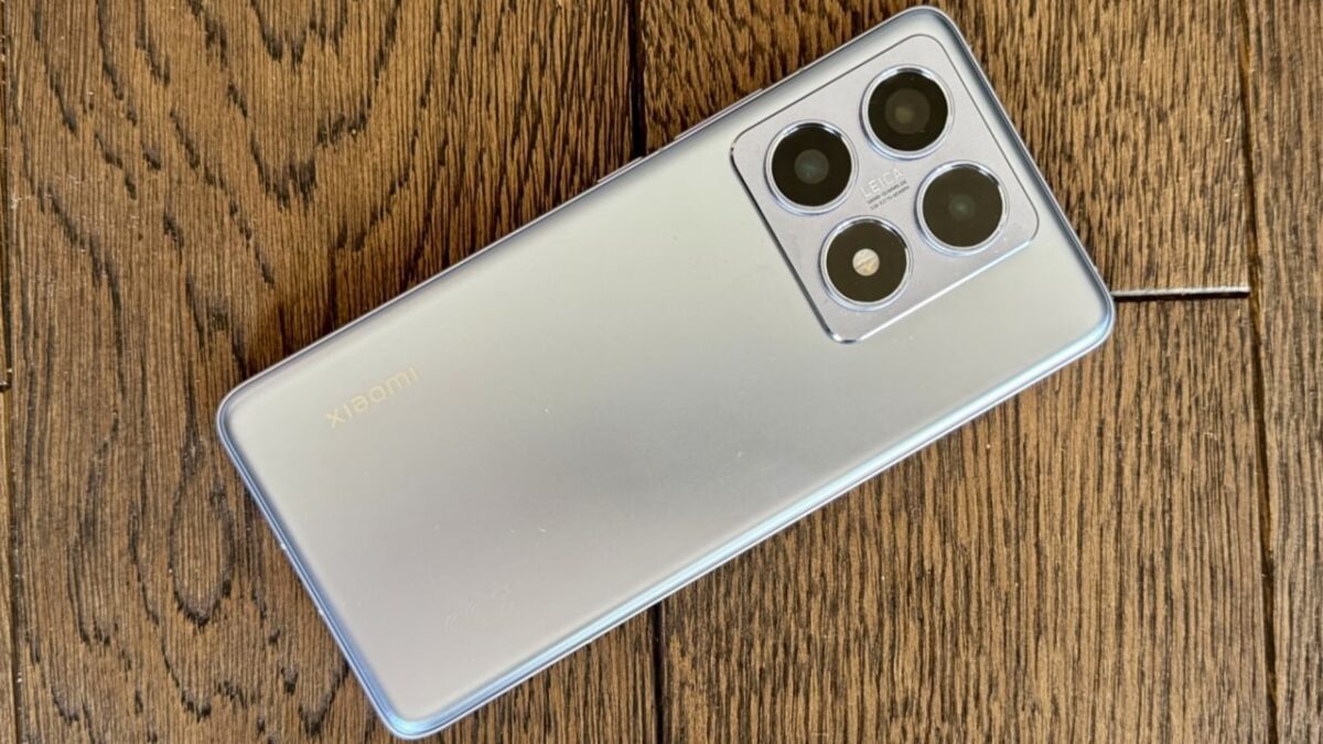 Xiaomi 14T Pro از تراشه Dimensity 9300+ بهره می‌برد که از نظر قدرت پردازشی در سطح پردازنده‌های پرچم‌دار کوالکام قرار دارد. 