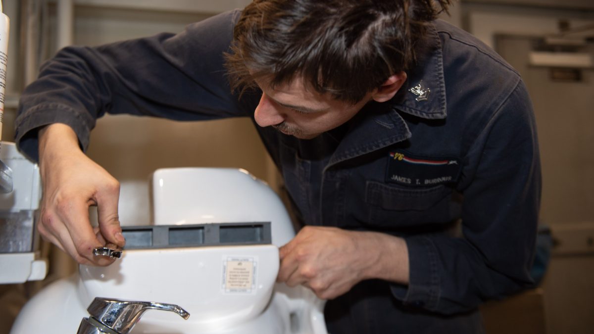 سامانه فاضلاب ناو یواساس جرالد آر فورد دچار بحران شد