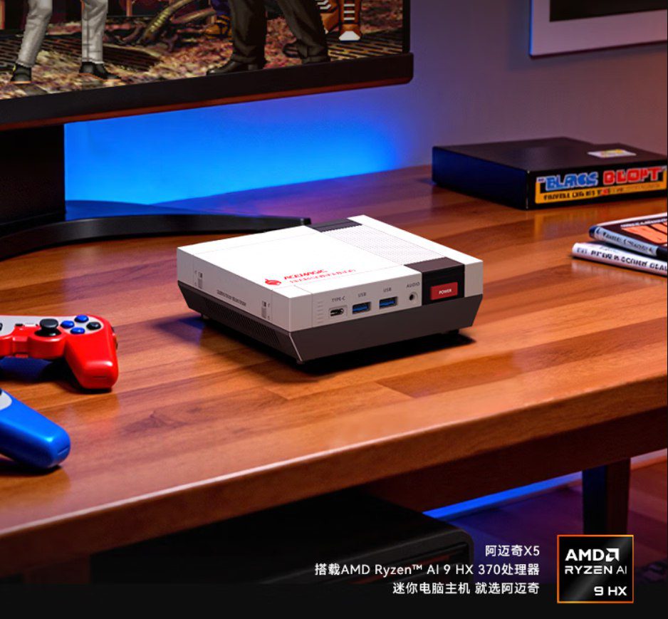 مینی پی‌سی Acemagic X5 روی میز چوبی در کنار دسته‌های بازی که از پردازنده AMD Ryzen AI 9 HX 370 بهره می‌برد.