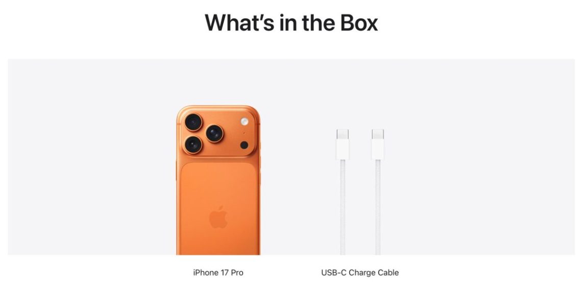 اینفوگرافیک «محتویات جعبه» که یک آیفون ۱۷ پرو نارنجی و یک کابل شارژ USB-C را نشان میدهد.