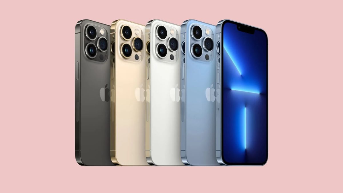 ماژول دوربین سه‌گانه شامل لنز اصلی، اولتراواید و تله‌فوتو 12 مگاپیکسلی است که قابلیت عکاسی ماکرو و زوم اپتیکال 3 برابری را ارائه می‌دهد.