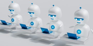 تصویری گرافیکی از چهار ربات سفید کوچک شبیه به هم که به ردیف پشت میز نشسته و با لپتاپهای آبی کار میکنند.