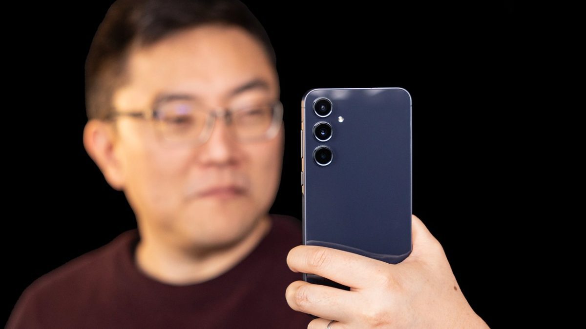 گلکسی A55 از پردازنده Exynos 1480 استفاده می‌کند که برای کاربری روزمره، بازی‌های متوسط و مصرف چندرسانه‌ای مناسب است.