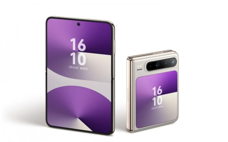 نمای جلو و پشت گوشی تاشوی هوآوی Pura X به رنگ بنفش، در دو حالت باز و بسته.