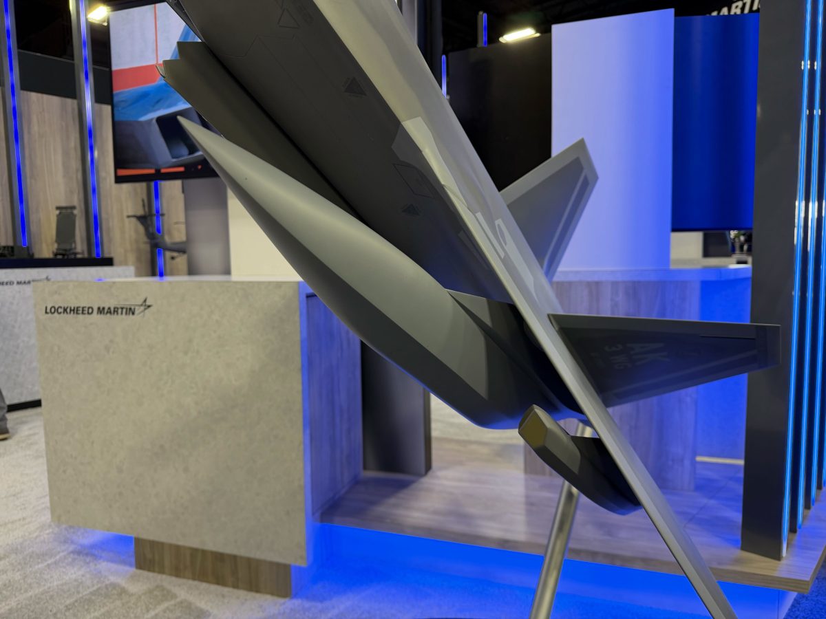 رونمایی لاکهید مارتین از نسخه ارتقایافته اف-۲۲ با غلافهای IRST