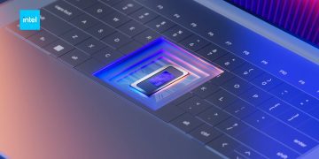 نمای نزدیک از کیبورد یک لپتاپ که یک پردازنده اینتل در مرکز آن قرار گرفته و نورپردازی آبی و بنفش دارد.