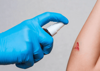 اسپری هموستاتیک جدیدی که خون‌ریزی شدید را در کسری از ثانیه متوقف می‌ کند