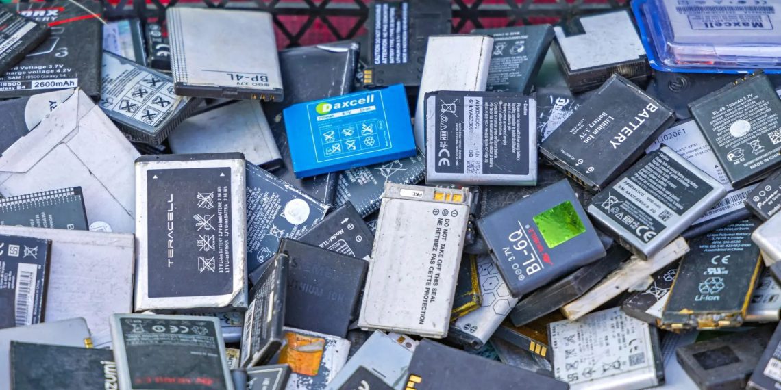 تبدیل باتری‌های موبایل قدیمی و لیگنین صنعتی به باتری‌های سدیم-یونی