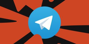 لوگوی موشکی تلگرام روی پس‌زمینه‌ای با طرح‌های گرافیکی قرمز و مشکی.