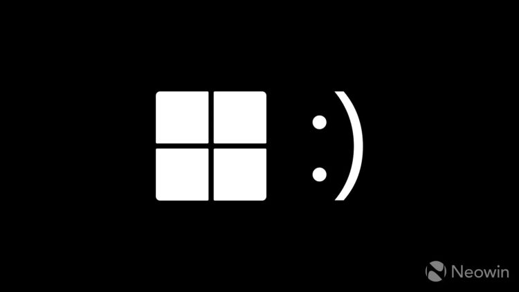 لوگوی سفید ویندوز ۱۱ در کنار یک ایموجی لبخند روی پس‌زمینه مشکی.