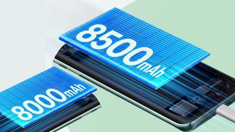 نمای گرافیکی از دو باتری بزرگ با ظرفیت‌های 8000mAh و 8500mAh که بر روی بدنه داخلی یک گوشی هوشمند قرار گرفته‌اند.