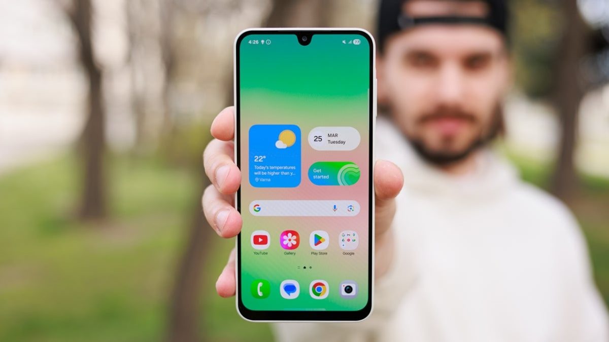 یک گوشی میان رده اقتصادی در سال 2026 معمولاً به پردازنده 6 یا 4 نانومتری، رم 8 گیگابایت و حافظه داخلی 256 گیگابایت مجهز است که برای کاربری روزمره، شبکههای اجتماعی و حتی بازیهای متوسط کاملاً کافی است.