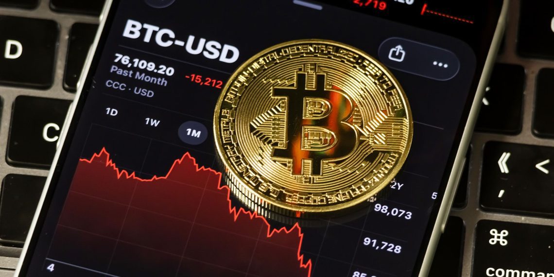 پیش‌بینی قیمت بیت‌کوین (BTC)؛ هشدار تحلیلگران درباره احتمال سقوط تا ۵۵,۰۰۰ دلار