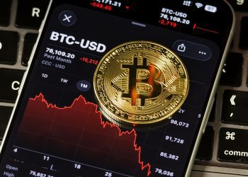 پیش‌بینی قیمت بیت‌کوین (BTC)؛ هشدار تحلیلگران درباره احتمال سقوط تا ۵۵,۰۰۰ دلار