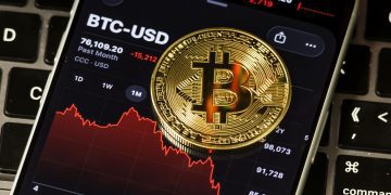 پیش‌بینی قیمت بیت‌کوین (BTC)؛ هشدار تحلیلگران درباره احتمال سقوط تا ۵۵,۰۰۰ دلار