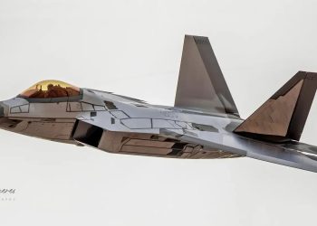 لاکهید مارتین نسخه ارتقایافته اف-۲۲ را با غلاف‌های IRST معرفی کرد