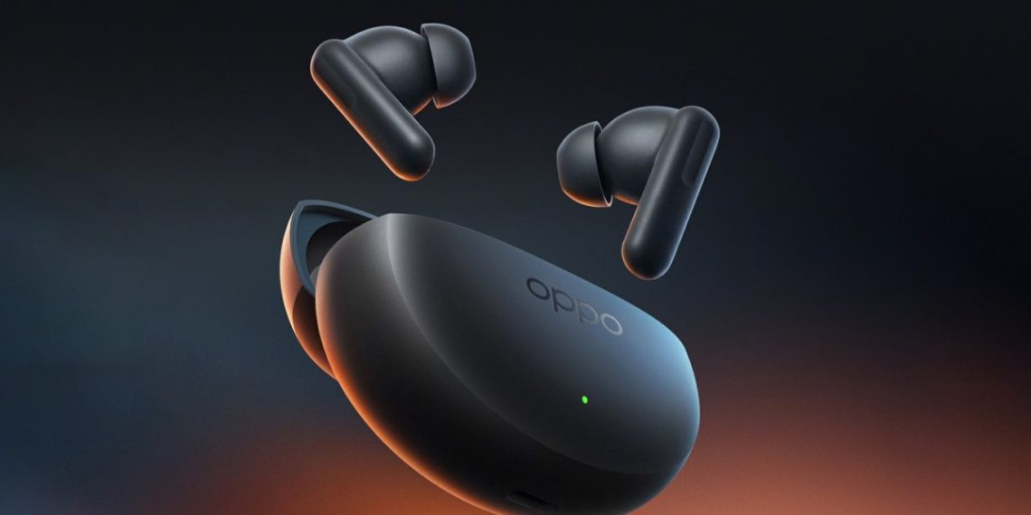 هدفون بی‌سیم OPPO با طراحی داخل‌گوشی و ساقه‌دار در کنار کیس شارژ مشکی؛ نمایش طراحی مینیمال، نور LED وضعیت و تمرکز بر کیفیت صدا و حذف نویز فعال