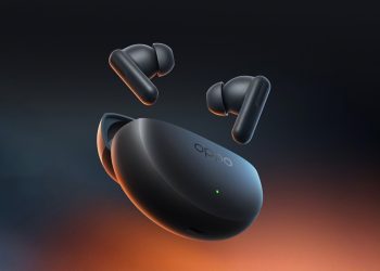 هدفون بی‌سیم OPPO با طراحی داخل‌گوشی و ساقه‌دار در کنار کیس شارژ مشکی؛ نمایش طراحی مینیمال، نور LED وضعیت و تمرکز بر کیفیت صدا و حذف نویز فعال