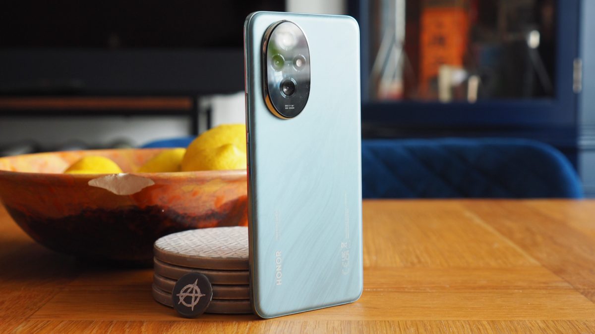 Honor 200 5G به پردازنده Snapdragon 7 Gen 3 با لیتوگرافی 4 نانومتری مجهز شده که عملکرد بسیار مناسبی در پردازشهای چندوظیفگی و بازیهای نیمهسنگین ارائه میدهد.